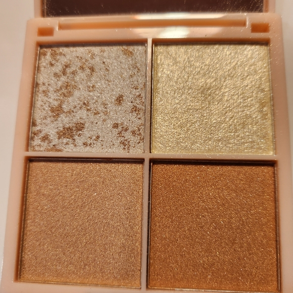 New Kinder Glow highlight palette - Picture 3 of 5